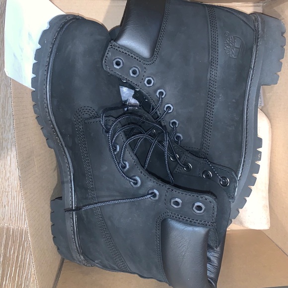 Timberland Black Boots slightly worn!!